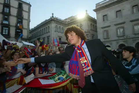 Anderson Varejão com torcedores durante sua passagem pelo Barcelona.